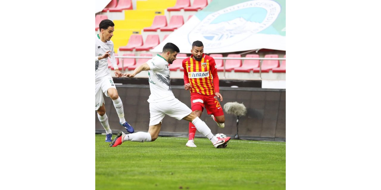 Lennon ilk kez kırmızı gördü