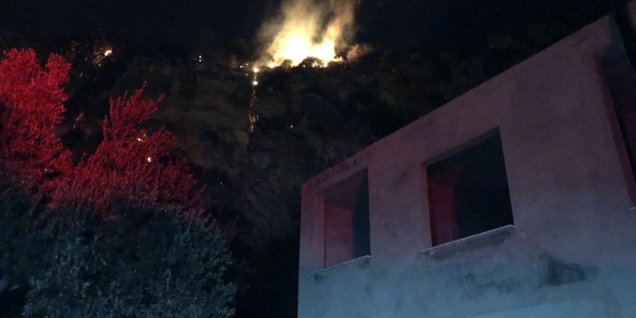 Hatay’da çıkan yangını söndürme çalışmaları sürüyor