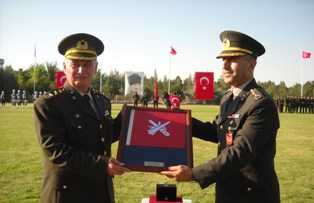 Karapınar Atış Grup Komutanlığında devir teslim