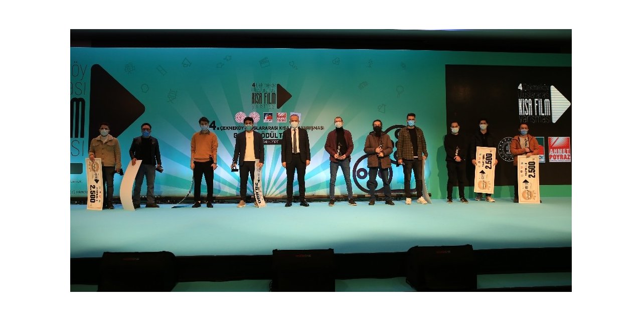 Sağlık temalı kısa film yarışmasında yönetmen doktora ödül