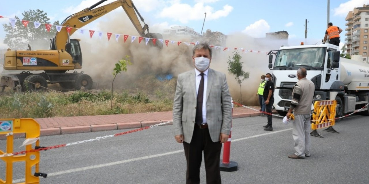 Melikgazi metruk yapılardan temizleniyor