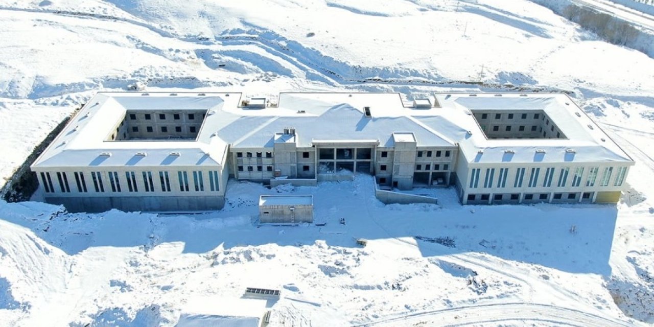 Bayburt’ta yapımı devam eden Göçmen Geri Gönderme Merkezi yüzde 75 seviyeye ulaştı