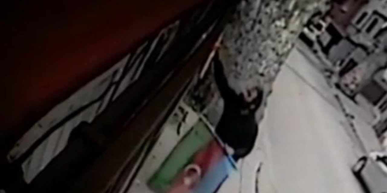 Beykoz’da Azerbaycan ve Türk bayraklarına çirkin saldırı kamerada