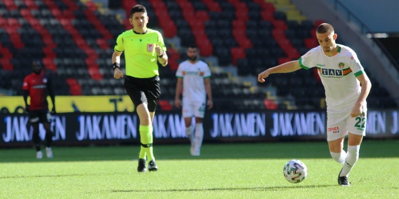 Süper Lig: Gaziantep Futbol Kulübü: 1 - Aytemiz Alanyaspor: 1 (Maç devam ediyor)