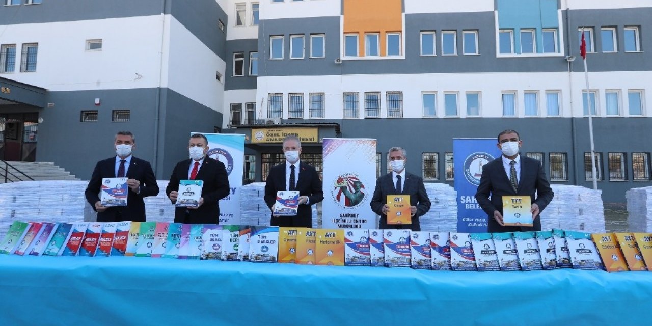 Şahinbey’de 231 bin soru bankasının dağıtımına başlandı