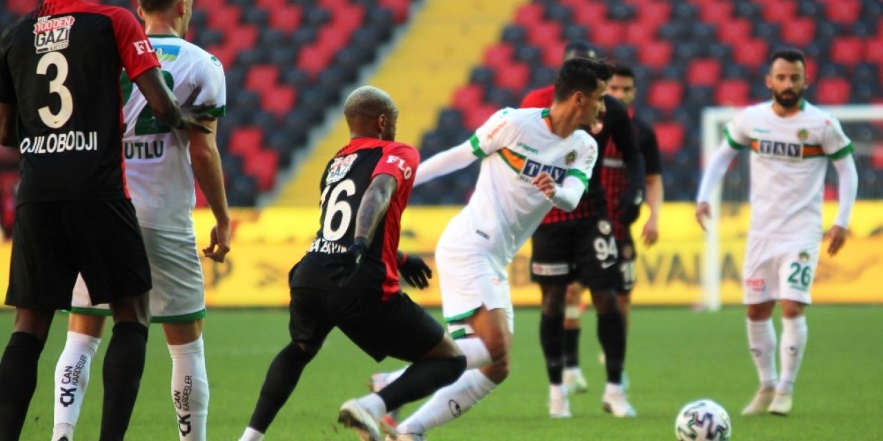 Süper Lig: Gaziantep FK: 2 - Aytemiz Alanyaspor: 1  (İlk Yarı)
