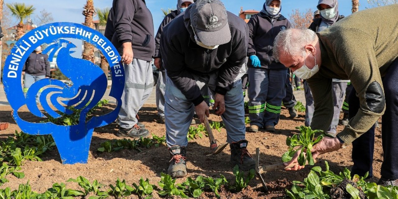 Denizli Büyükşehir vatandaşları için tüm personelleriyle çalışıyor