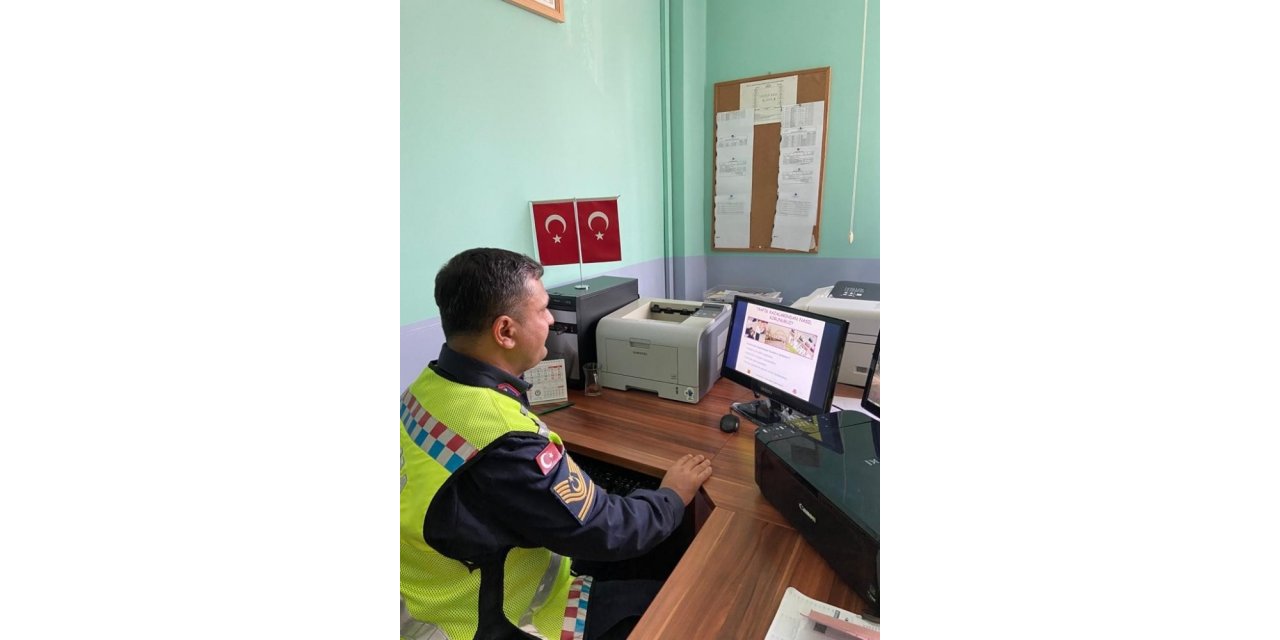Jandarmadan öğrencilere uzaktan trafik eğitim semineri