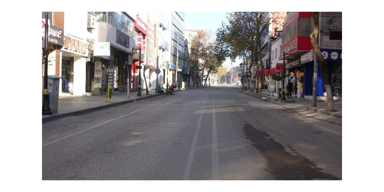 Cadde ve sokaklar boş kaldı