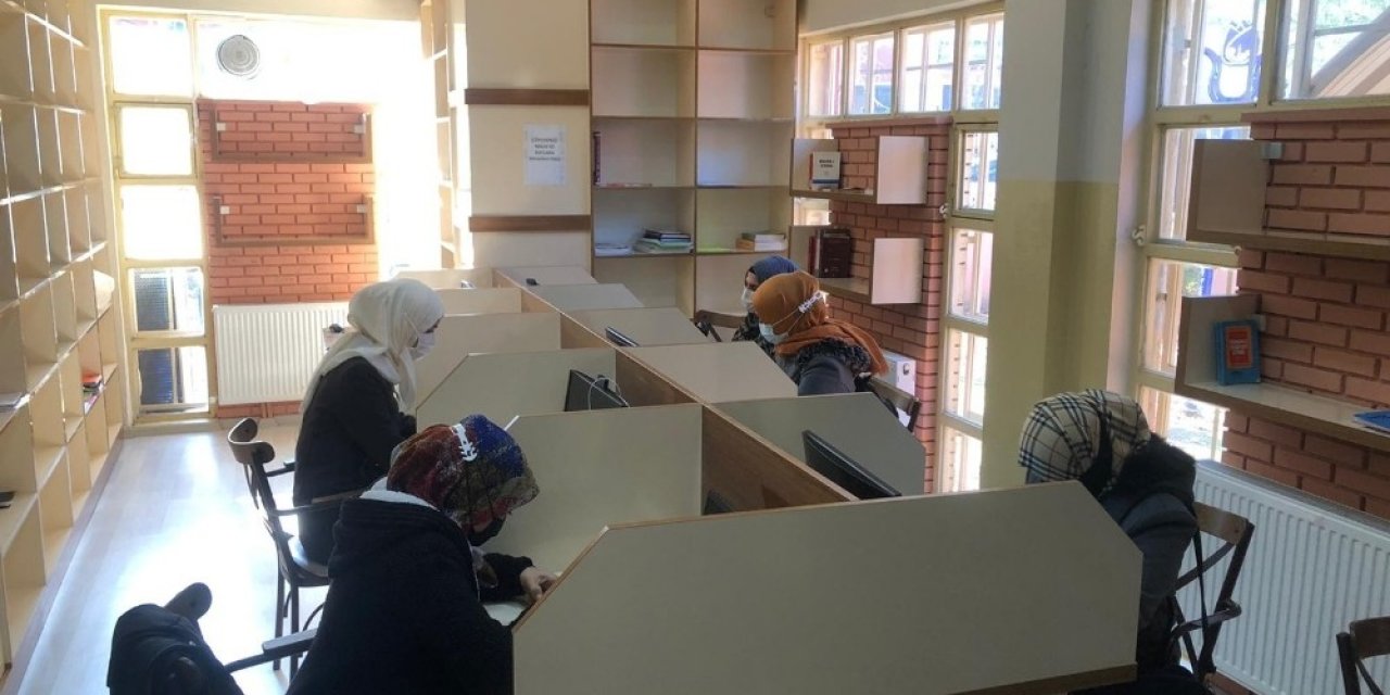 Yunusemre Belediyesi mültecilerin sıkıntılarını aşmasına yardımcı oluyor