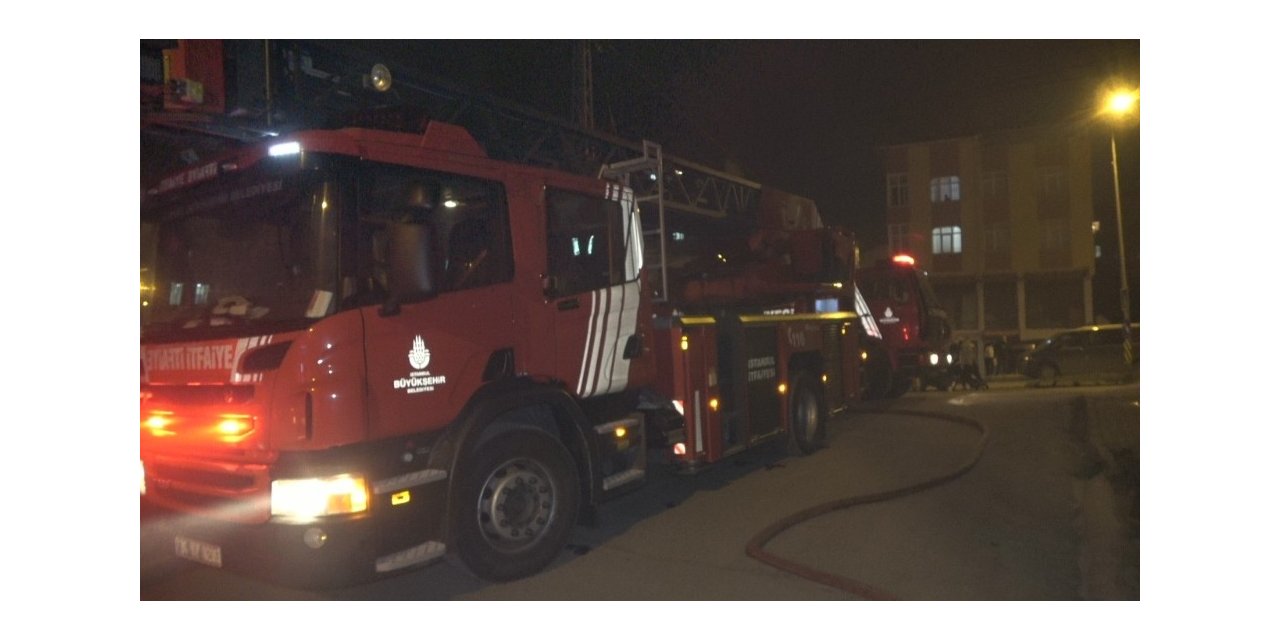 Arnavutköy’de hareketli dakikalar: Sigara izmariti atılan hurdalık yandı