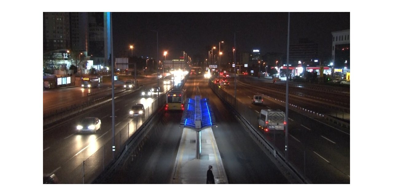 İstanbul’da sokağa çıkma kısıtlaması sona erdi, yollarda hareketlilik başladı