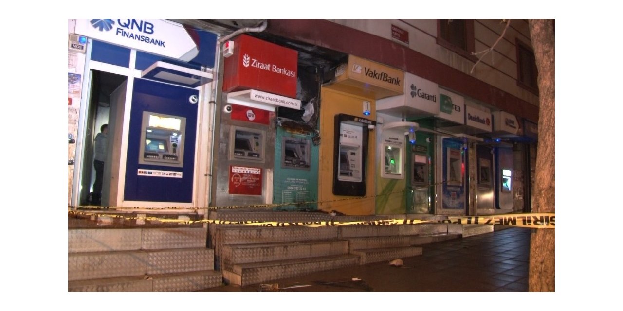 Esenyurt’ta özel bir bankaya ait bankamatikte yangın paniği