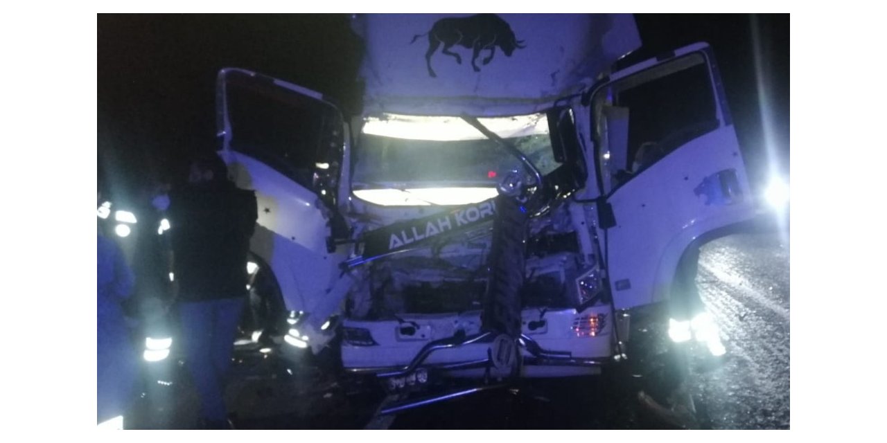 Kamyon önünde giden tıra çarptı: 1 ölü 1 yaralı