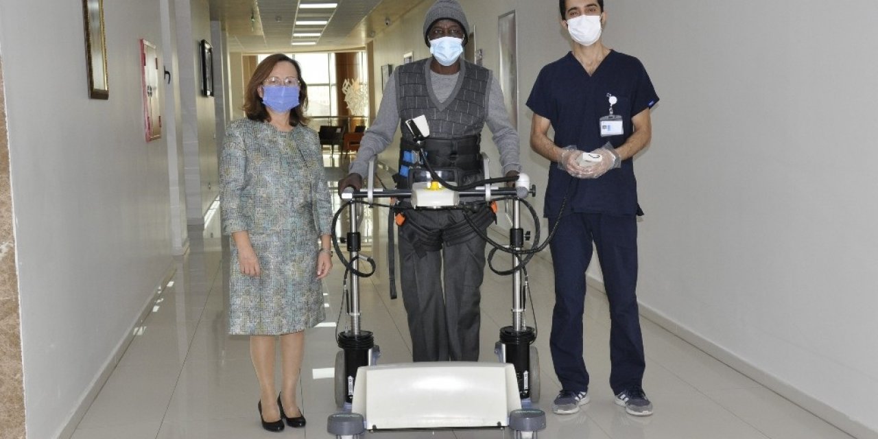 Geçirdiği felçten sonra aradığı tedaviyi Türkiye’de buldu