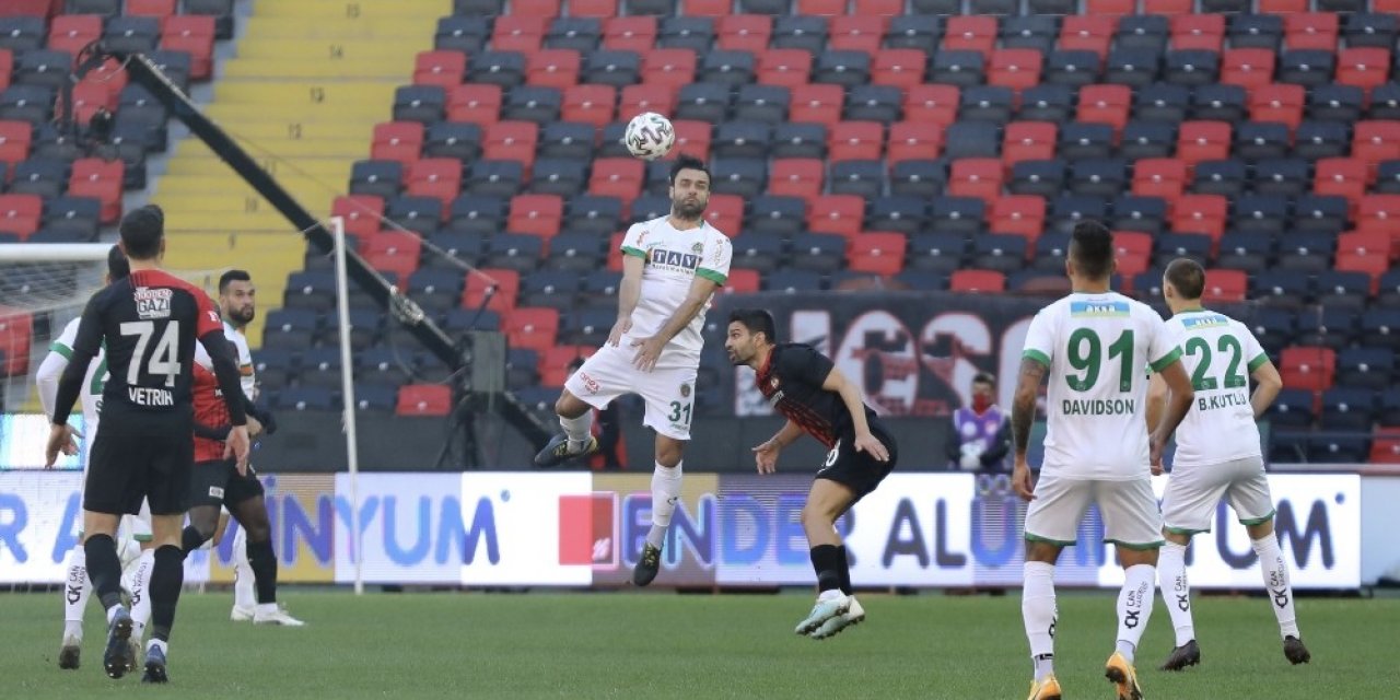 Alanyaspor,  haftalar sonra liderliği kaptırdı