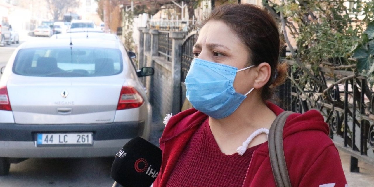 Gözyaşları içinde kayıp kızını arıyor