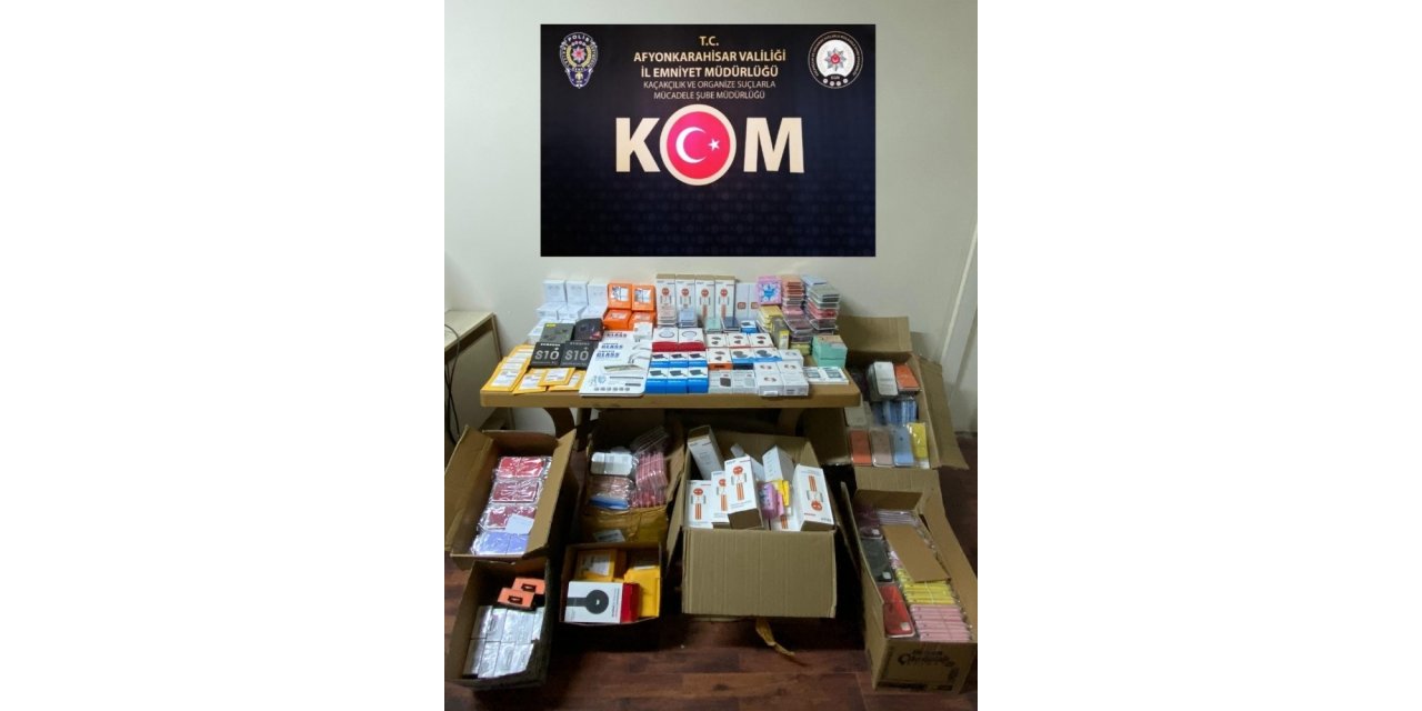 Sokağa çıkma kısıtlamasında binlerce kaçak ürün geçirildi