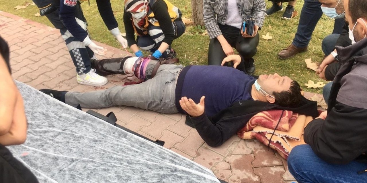 Bıçaklanan taksi şoförüne ilk müdahaleyi yolcusu yaptı