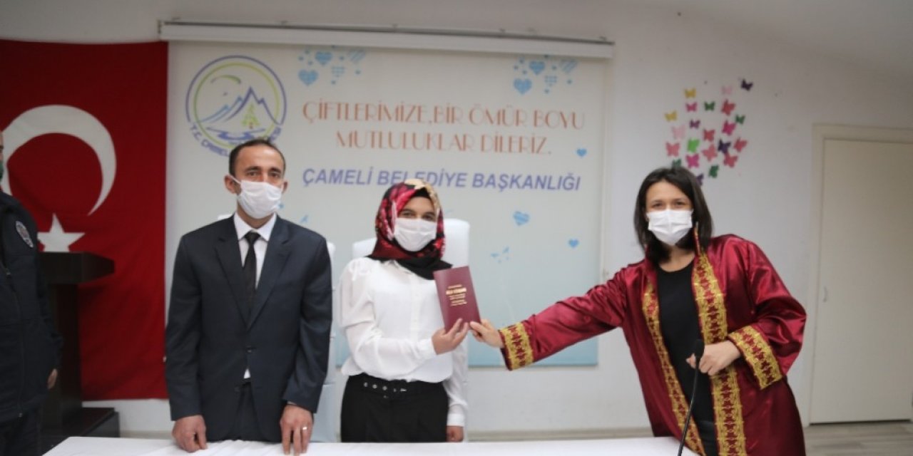 Yılın son çifti ‘Evet’ dedi