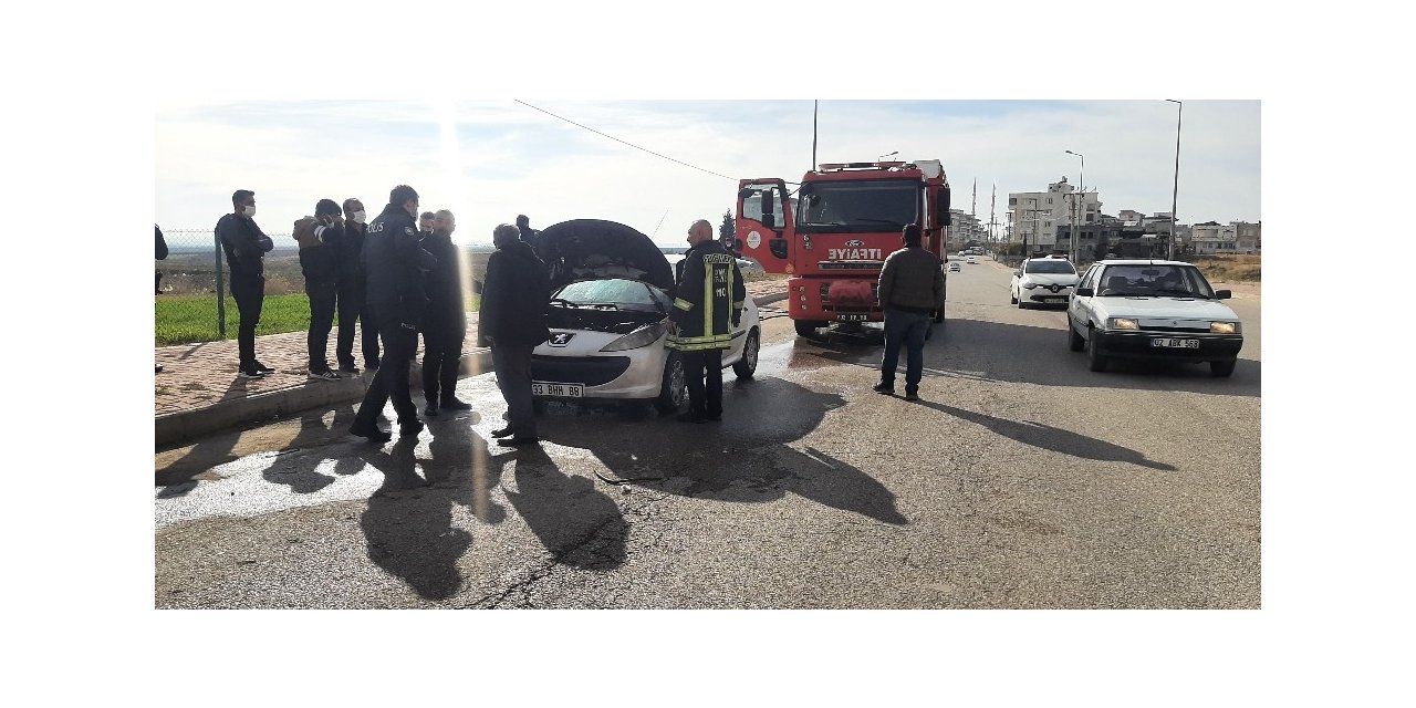 Seyir halindeki otomobil yandı