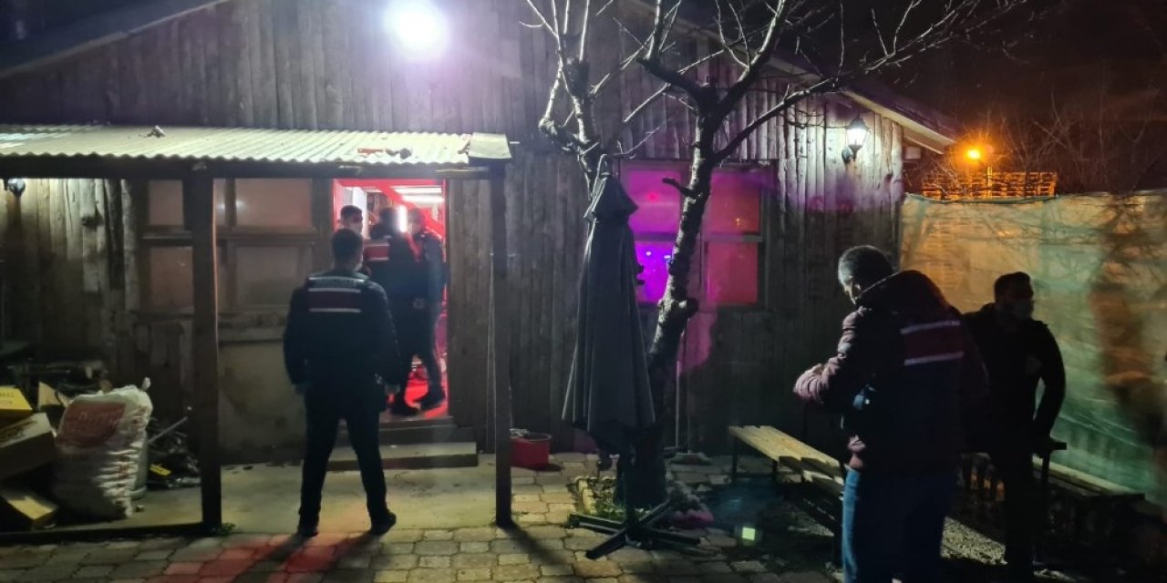 Bursa’da bağ evini eğlence mekanına çevirdiler, baskından kaçamadılar