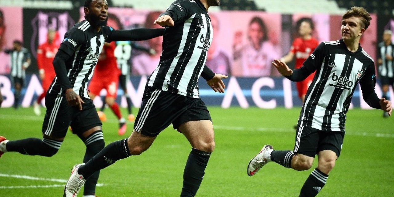 Süper Lig: Beşiktaş: 1 - Sivasspor: 0 (İlk yarı)
