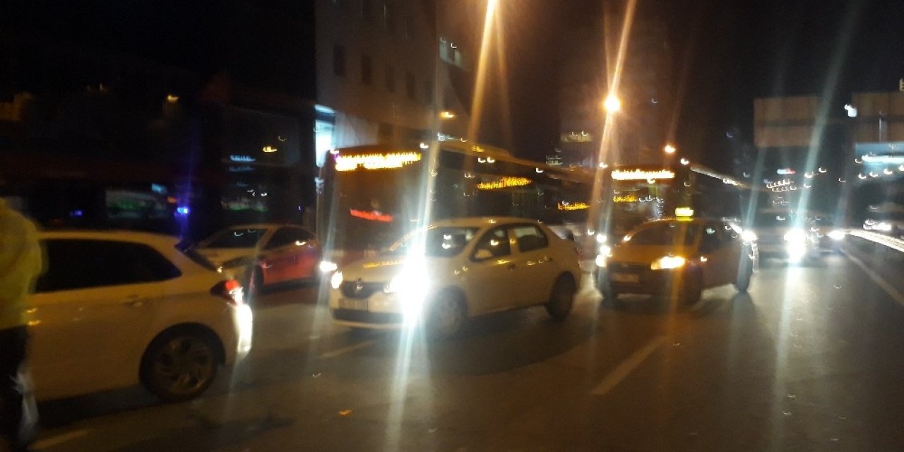 Mecidiyeköy’de zincirleme kaza: 2 yaralı