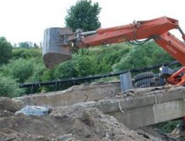 Kepçe sürücüsü sarhoş olursa