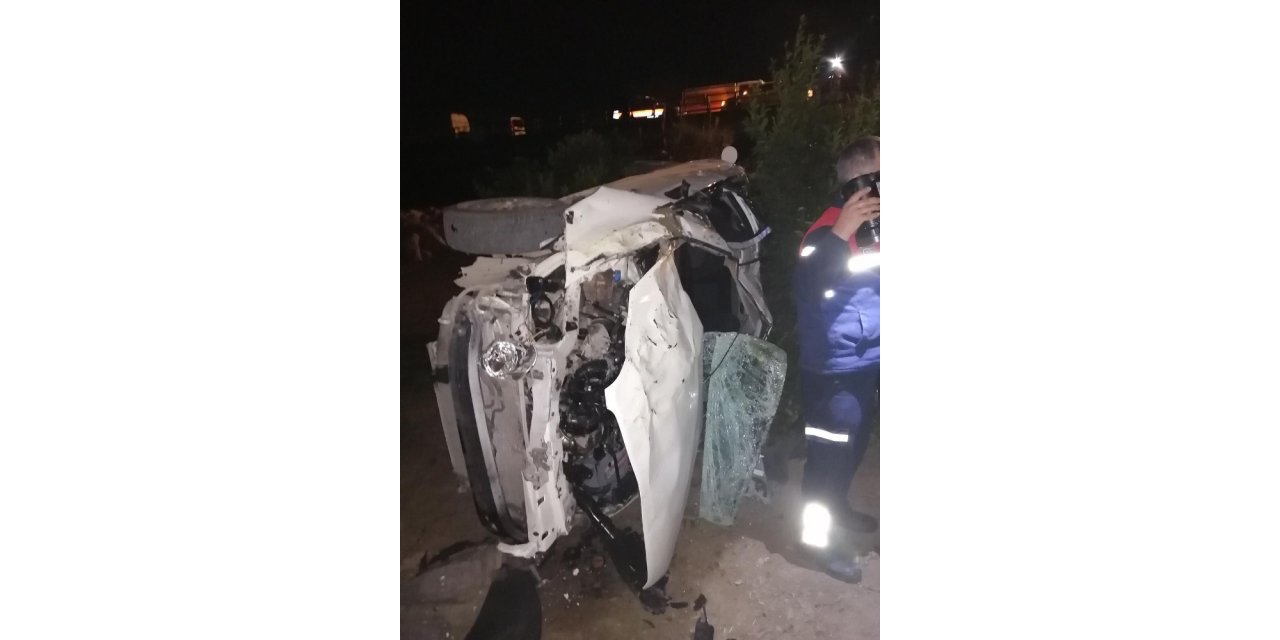 Adana’da otomobil portakal bahçesine devrildi: 2 ölü
