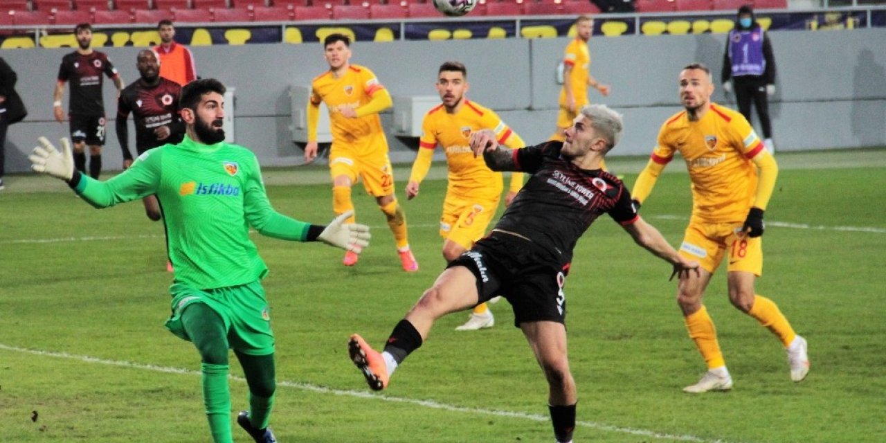 İsmail Çipe 5 maçta 7 gol yedi