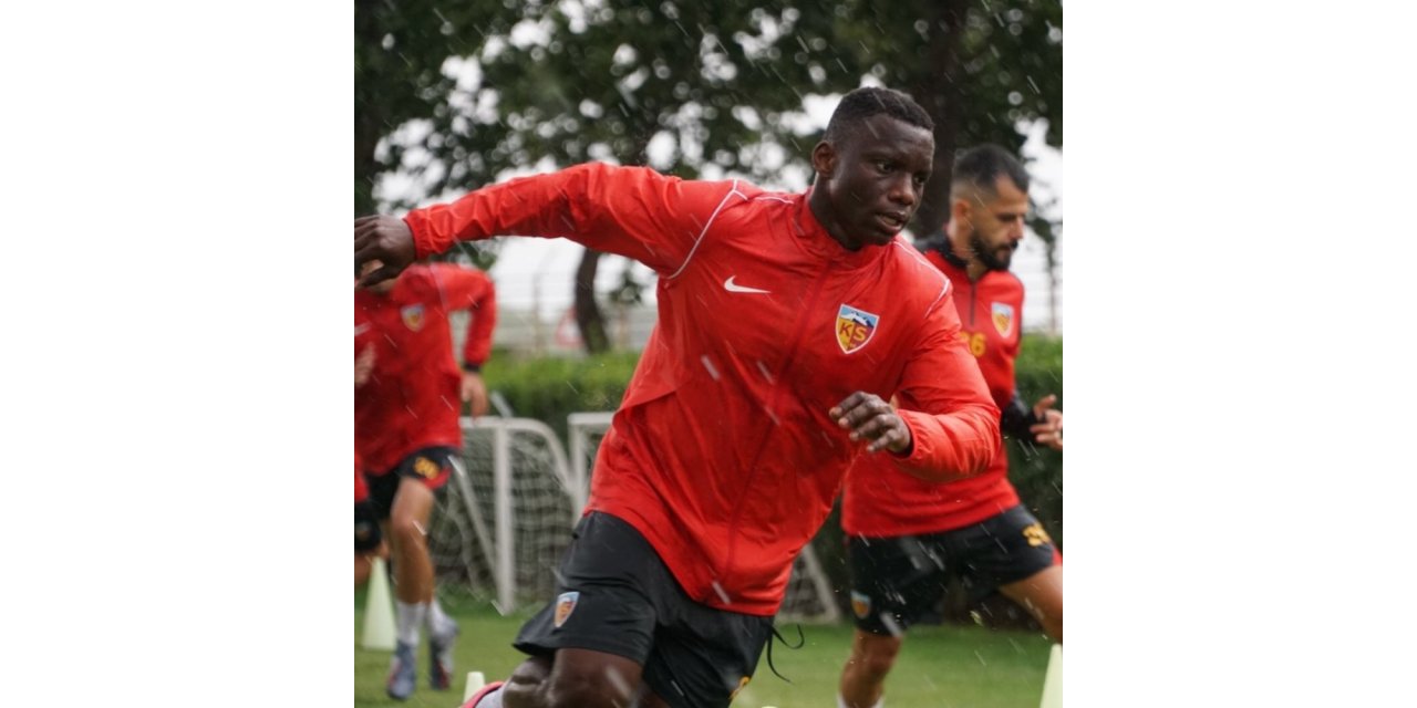 Kayserisporlu Yaw Ackah: "Galibiyetler almalıyız"