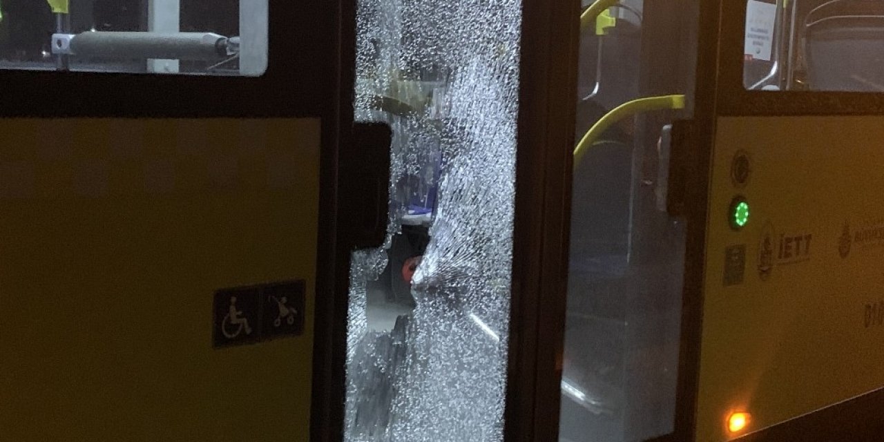 Kim bu hainler? İstanbul'da belediye otobüsünü taşladılar