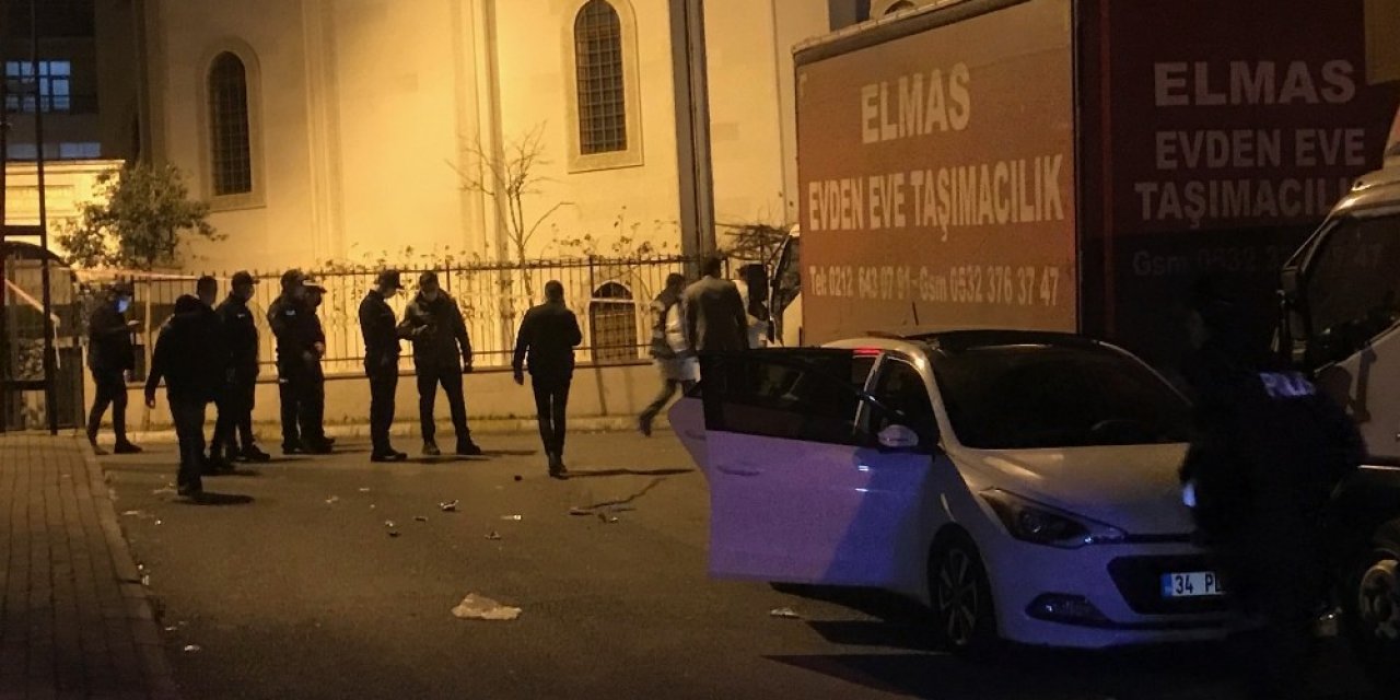 Hareket halindeki araca ateş açıldı! Başından yaralanan sürücü hastaneye kaldırıldı