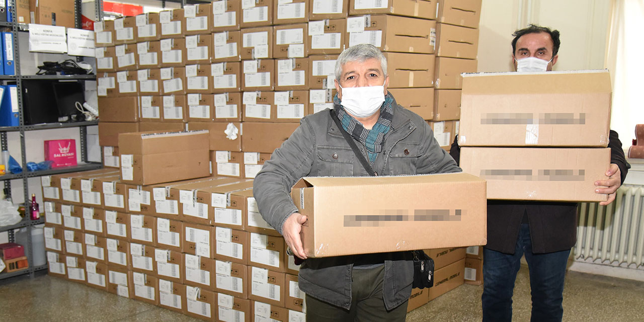Bakanlığın gönderdiği tabletler Konya'daki öğrencilere ulaştırılmaya başlandı