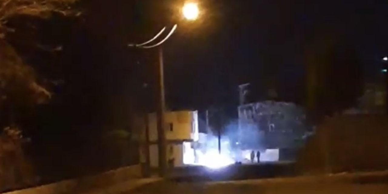 Elektrik kablolarını kesen magandalar kıvılcım yaptı