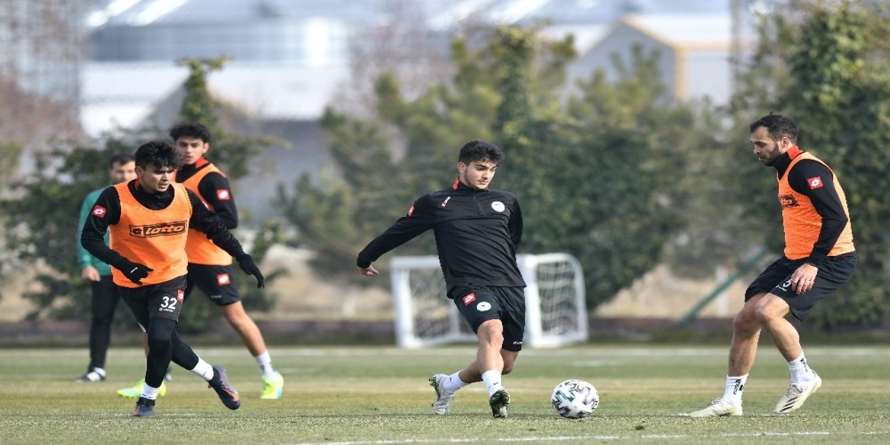 Konyaspor Galatasaray'a bileniyor