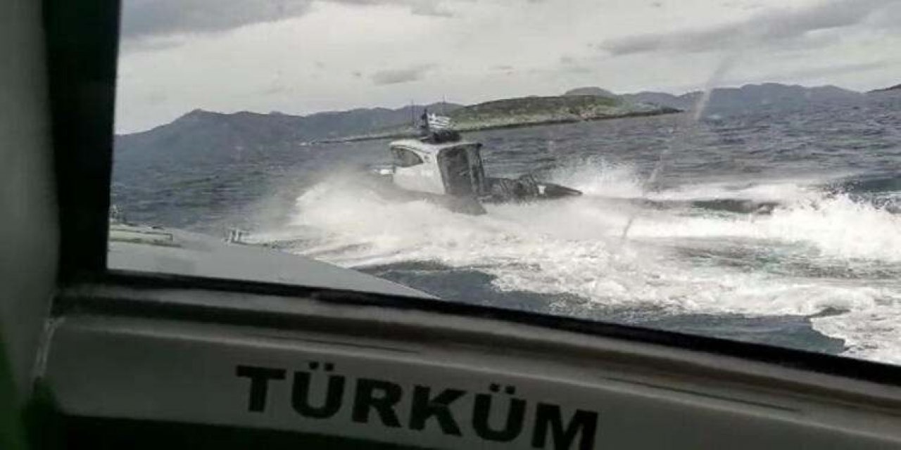 Türkiye'nin adası Kardak'ta hareketli anlar! Türk botu müdahale etti