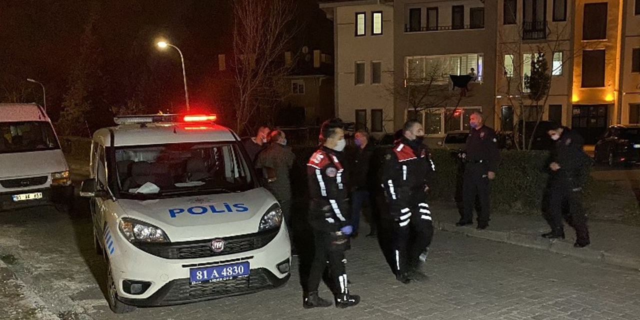 Kısıtlamayı deldi! Yakalanınca maskeyi yüzüne kapattı