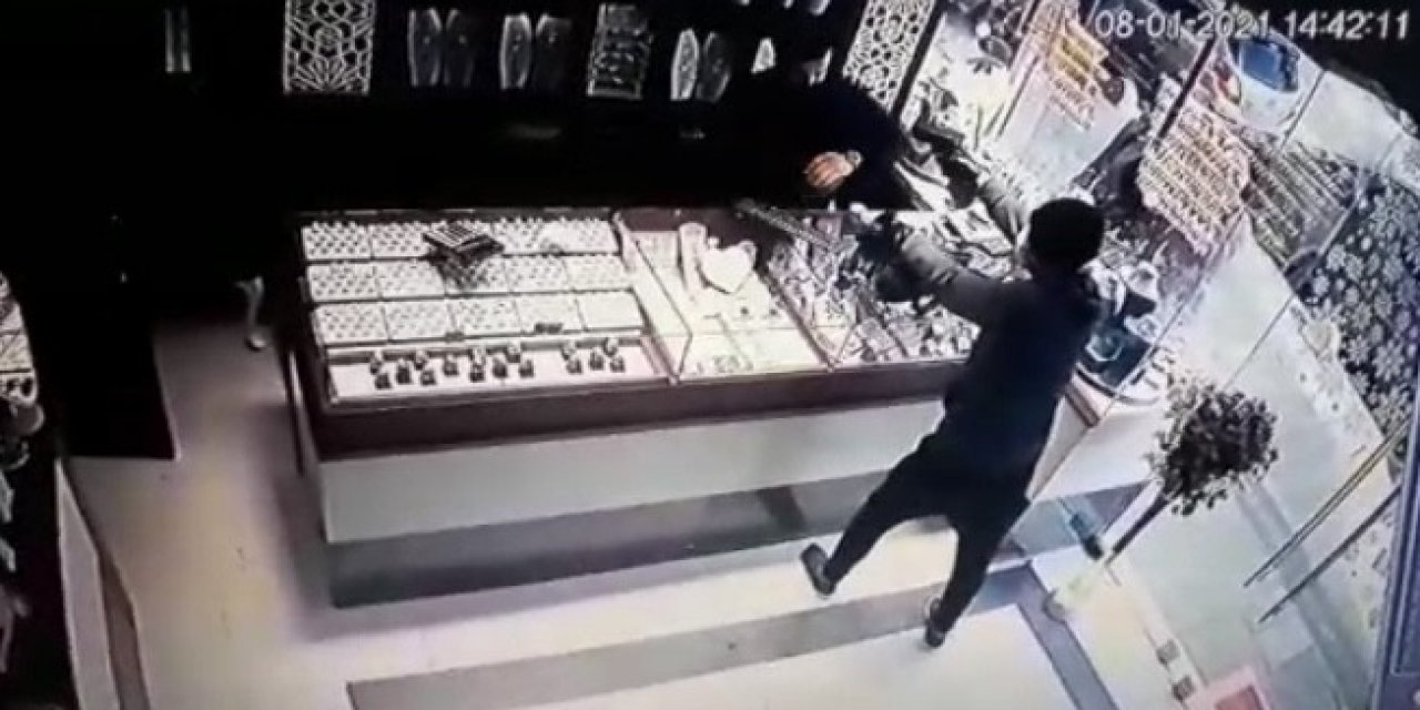 Kuyumcudaki 45 bin liralık soygunun görüntüleri ortaya çıktı