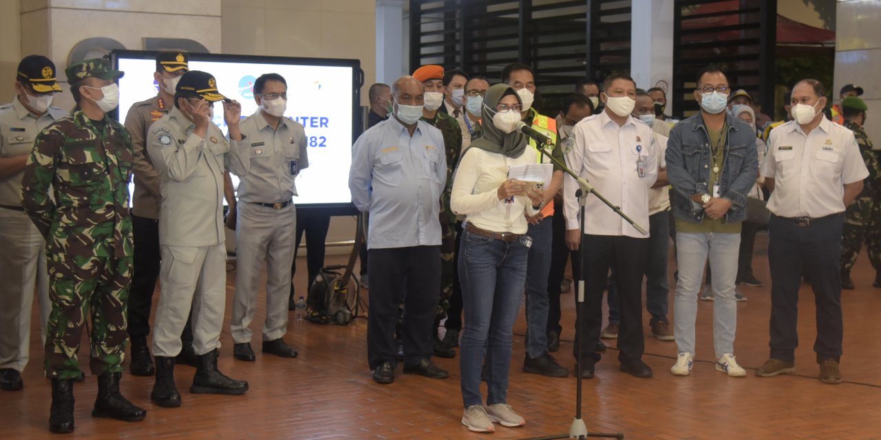 Endonezya'da düşen yolcu uçağının enkazı 4 ayrı noktaya dağıldı