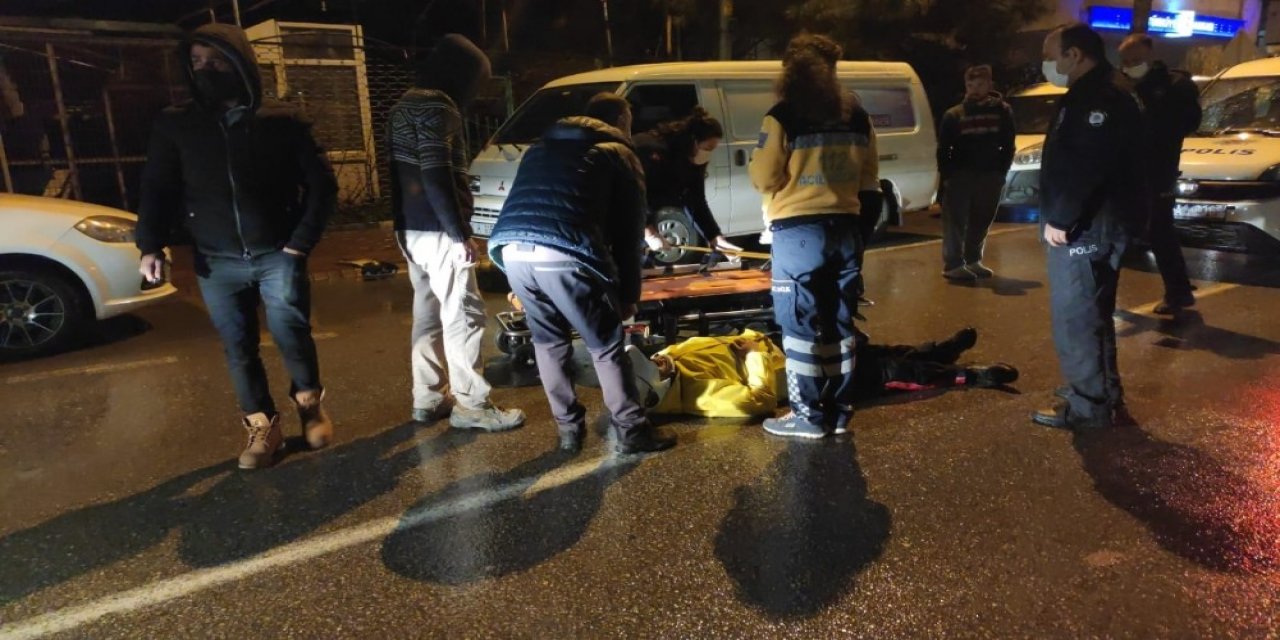 Yağmurla kayganlaşan yolda kaza! Motorlu kurye yaralandı