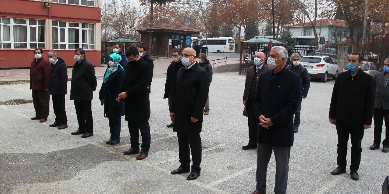 Konya'da okul bahçesinde okunan İstiklal Marşı EBA TV'de