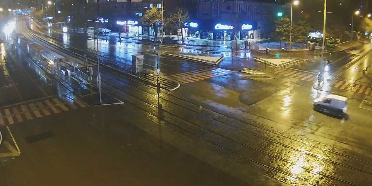 Konya'nın sokakları gündüz doldu taştı kısıtlama başladı bomboş kaldı