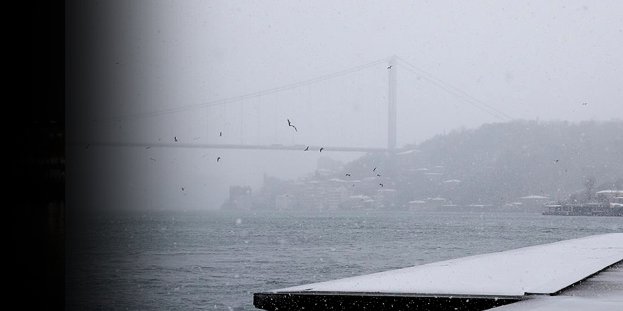 Görüş mesafesinin yarım milin altına düştü! İstanbul Boğazı'nda gemi geçişleri askıya alındı