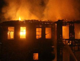 Huzurevindeki yaşlılar diri diri yandı