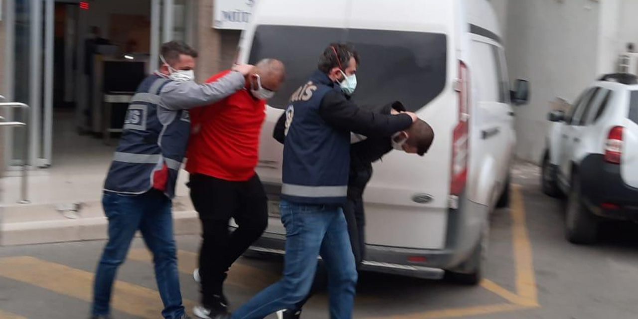 Yok artık! Çalıntı otomobil evin salonundan çıktı