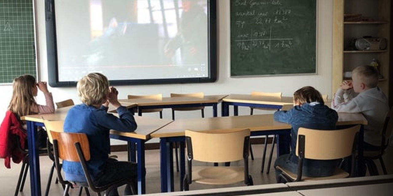 Hollanda'da İslamofobik semboller ilkokullara kadar girdi! Tepkiler geri adım attırdı