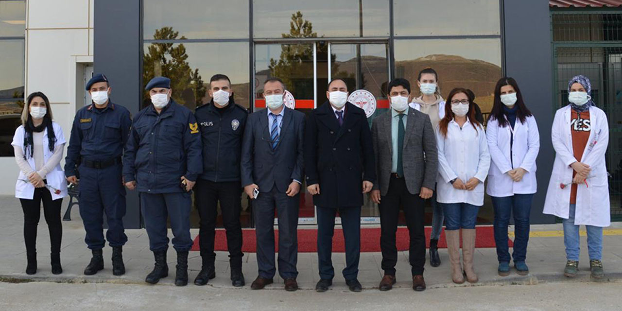 Konya Hüyük'te Kovid-19'la savaşan veren sağlık ekiplerine ziyaret