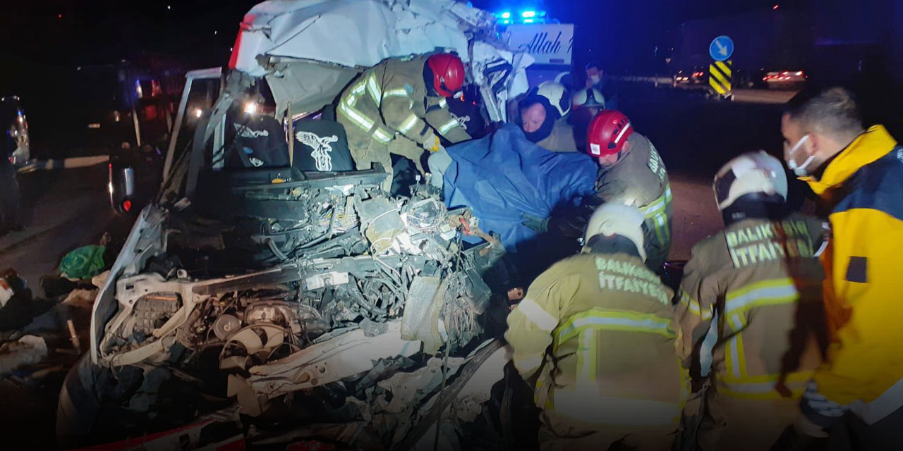 İşçi servisi tıra çarptı! 3 ölü 9 yaralı